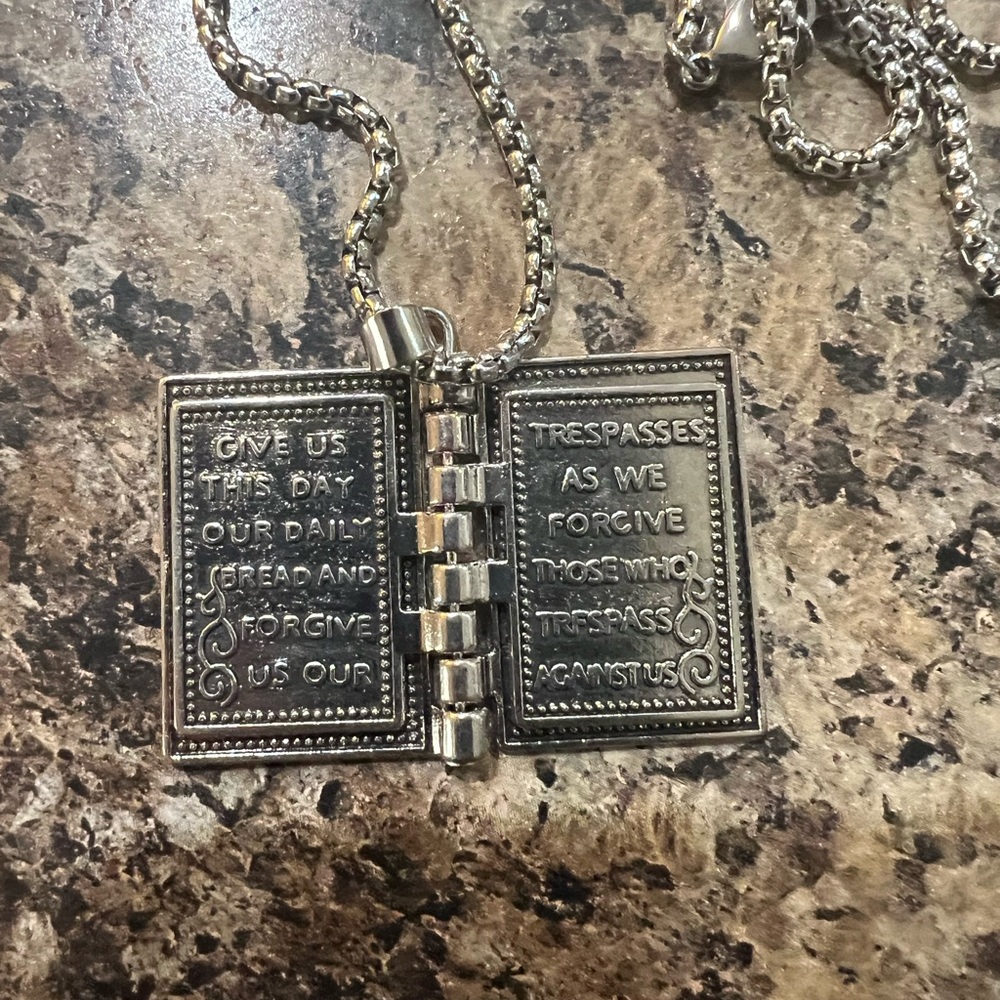$5 BIBLE NECKLACE WITH TURNING PAGES. SILVER. NEW. $5 IF BUNDLED - Picture 7 of 12